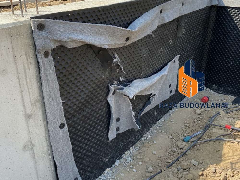 Montaż folii kubełkowej z geowłókniną: 5 krytycznych błędów wykonawców.