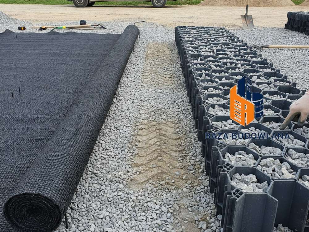 Geowłóknina czy geokrata? Wybieramy najlepsze wzmocnienie podjazdu dla SUV-a i aut dostawczych