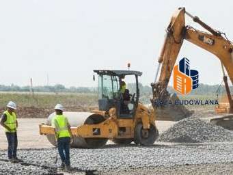 Wytrzymała podbudowa pod parking dla ciężarówek chroniąca nawierzchnię przed powstawaniem kolein.