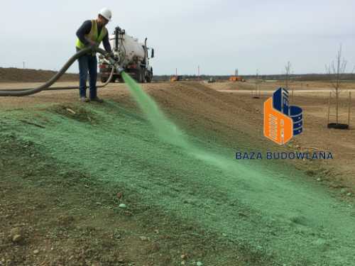 Hydrosiew – szybki sposób na zazielenienie dużych powierzchni pochyłych