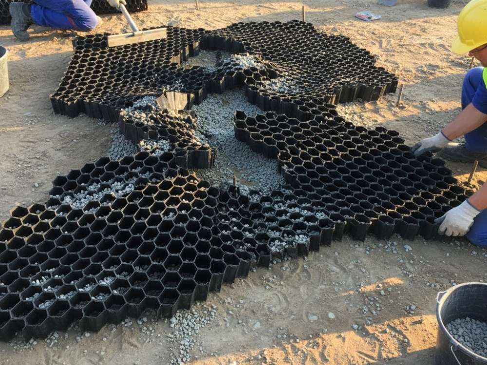 Jak naprawić źle ułożoną geokratę komórkową? Rozwiązujemy najczęstsze problemy montażowe